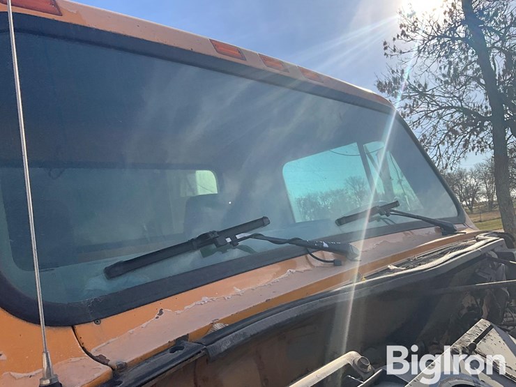 international-4900-image-10