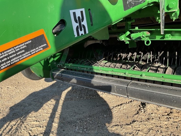 john-deere-560m-image-34