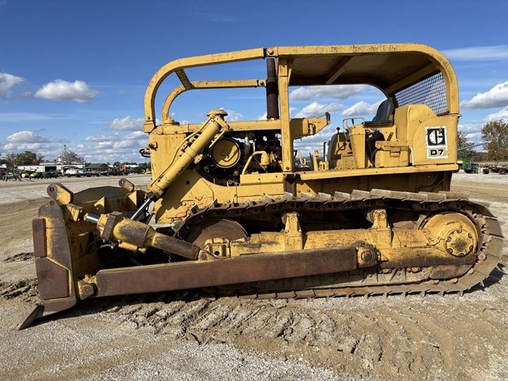 caterpillar-d7-image-2