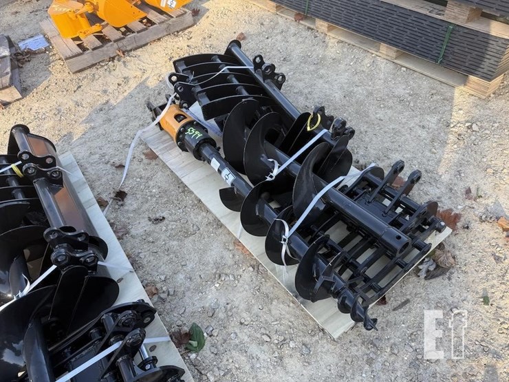 qty-(8)-cat-301-excavator-attachment-image-2