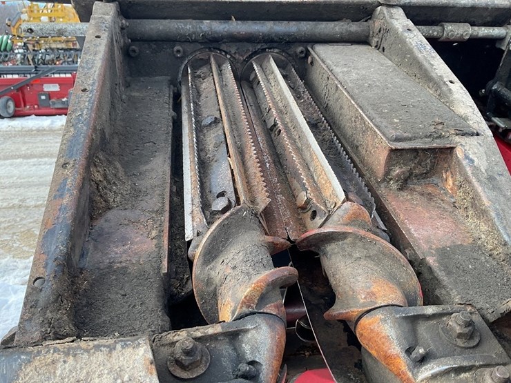 2015-harvestech-12-row-folding-corn-head-image-10