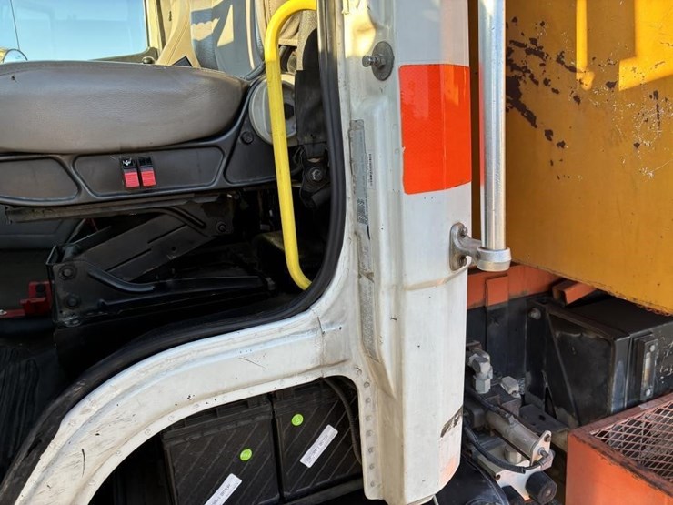 2001-freightliner-dump-truck-image-16