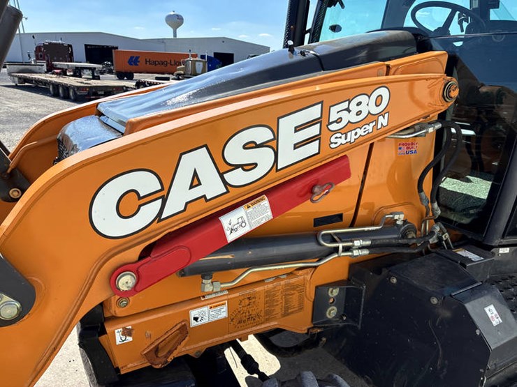 2019-case-580sn-image-26
