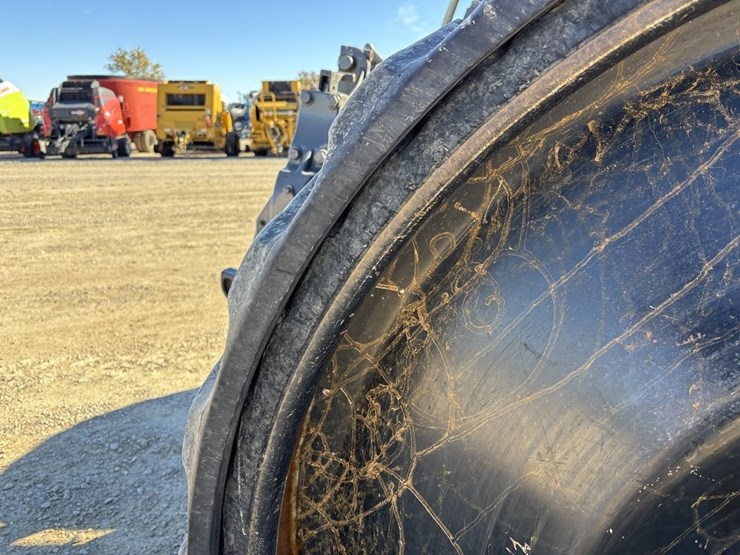 challenger-765e-track-tractor-image-18