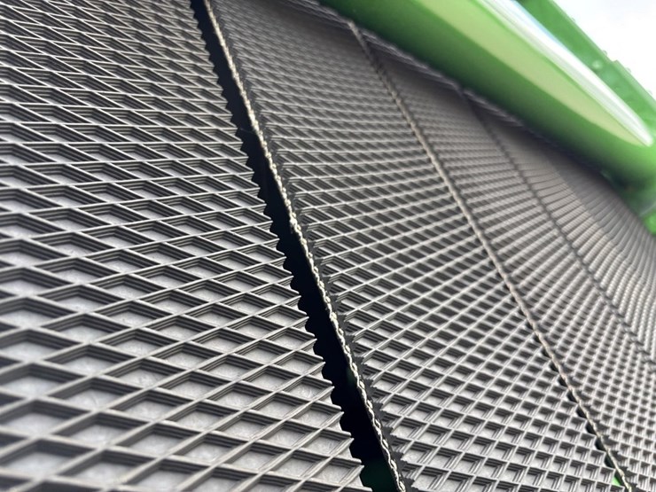 2024-john-deere-561m-image-22