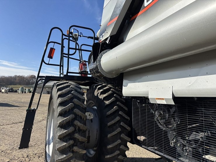 gleaner-r75-image-36