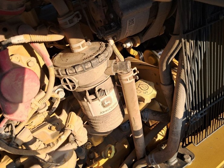 2022-deere-410l-image-35