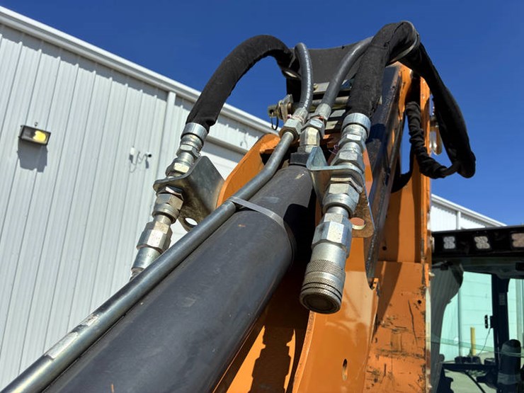 2019-case-580sn-image-94