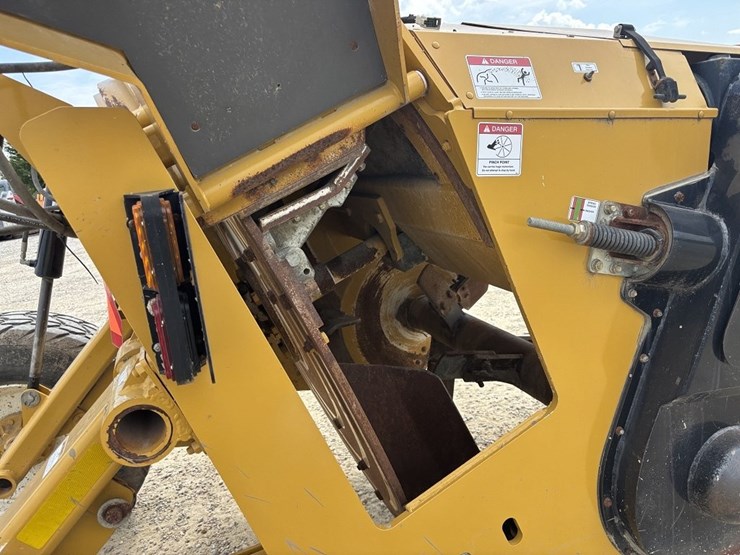 dynamic-wolverine-pull-type-ditcher-image-34