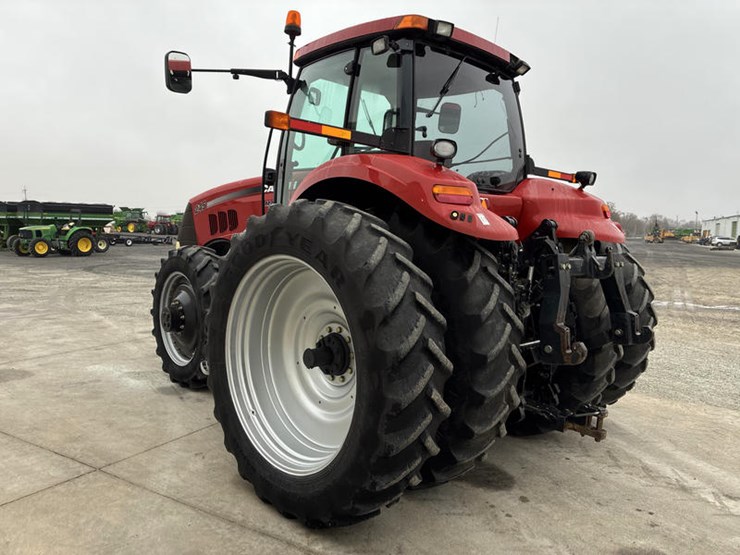 case-ih-magnum-245-image-8