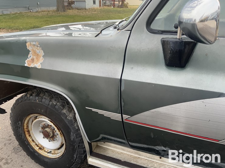 chevrolet-suburban-image-9