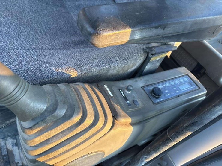 deere-200-lc-image-21