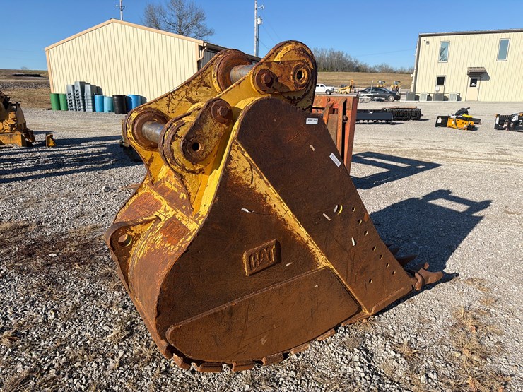 caterpillar-36-image-3