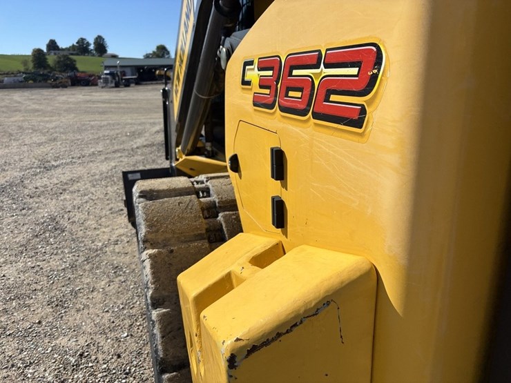 new-holland-c362-image-21