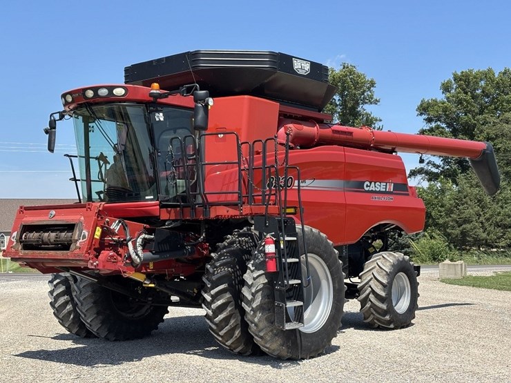 case-ih-8230-image-2