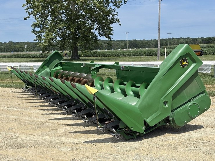 2022-john-deere-c12r-image-1