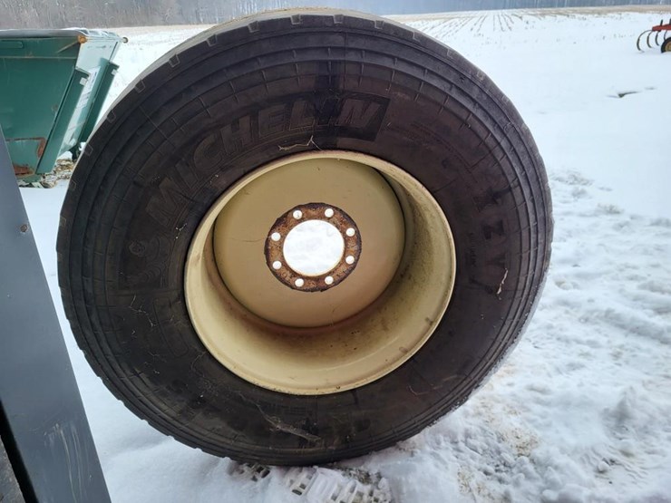 425/65r22.5-tire-w/8-bolt-rim-image-7