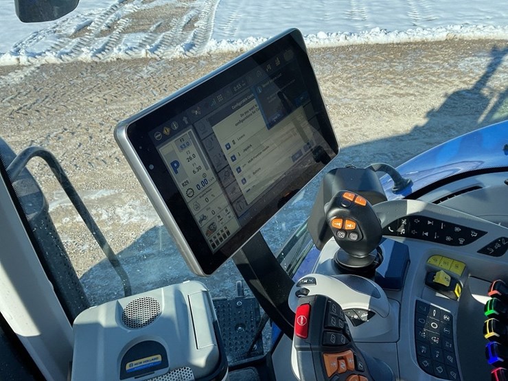 new-holland-t8.435-image-38