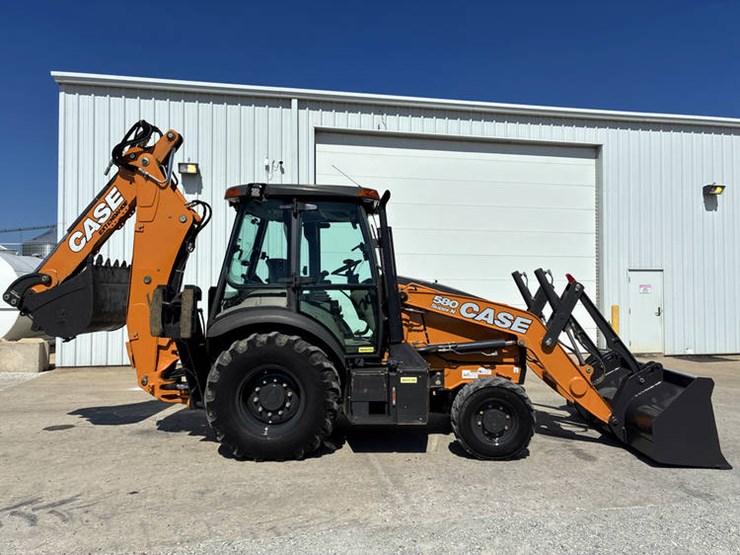 2019-case-580sn-image-3