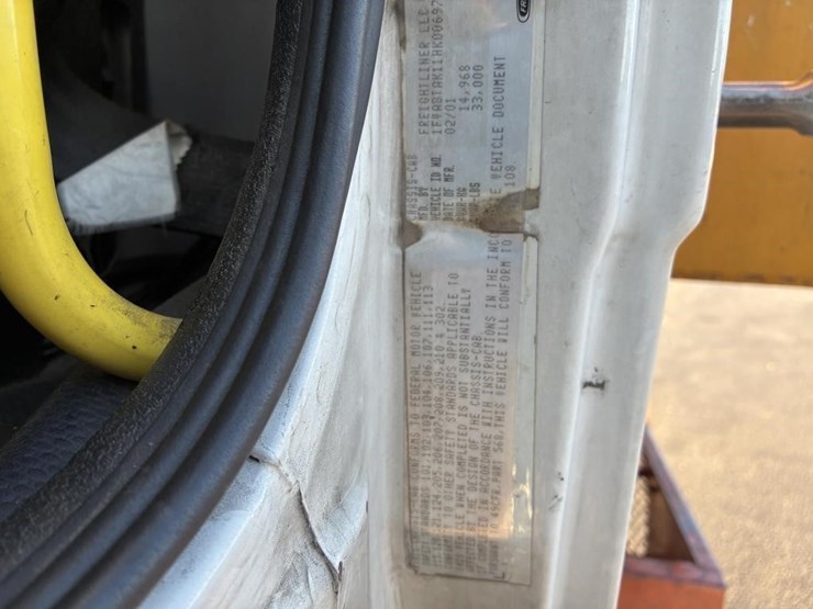 2001-freightliner-dump-truck-image-18