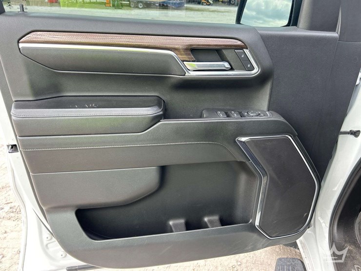 2023-chevrolet-1500-image-12