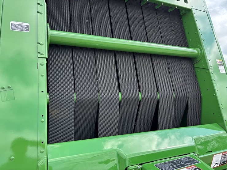 2024-john-deere-561m-image-14