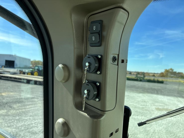 john-deere-8r-340-image-83