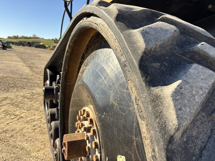 challenger-765e-track-tractor-image-28