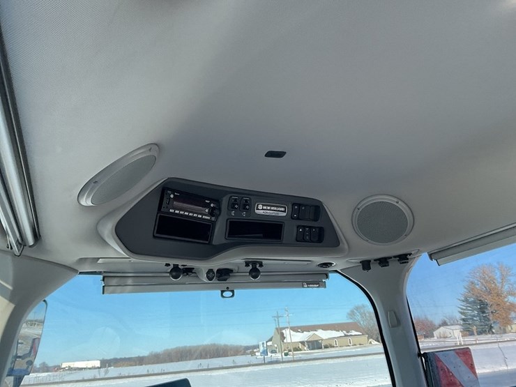 new-holland-t8.435-image-35