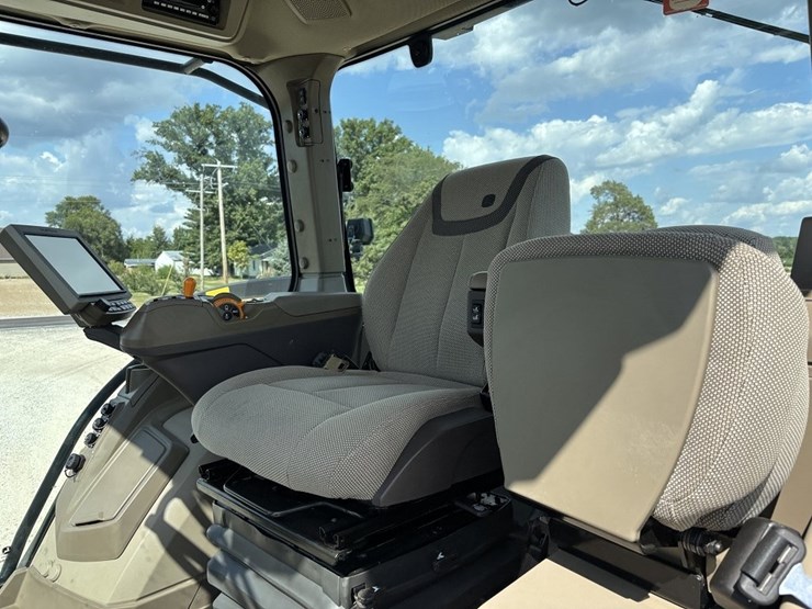 john-deere-8r-250-image-33