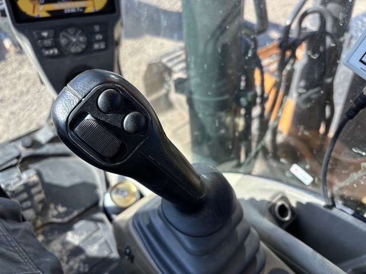 2014-case-cx130-image-33