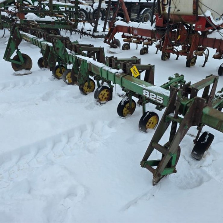 JOHN DEERE 825