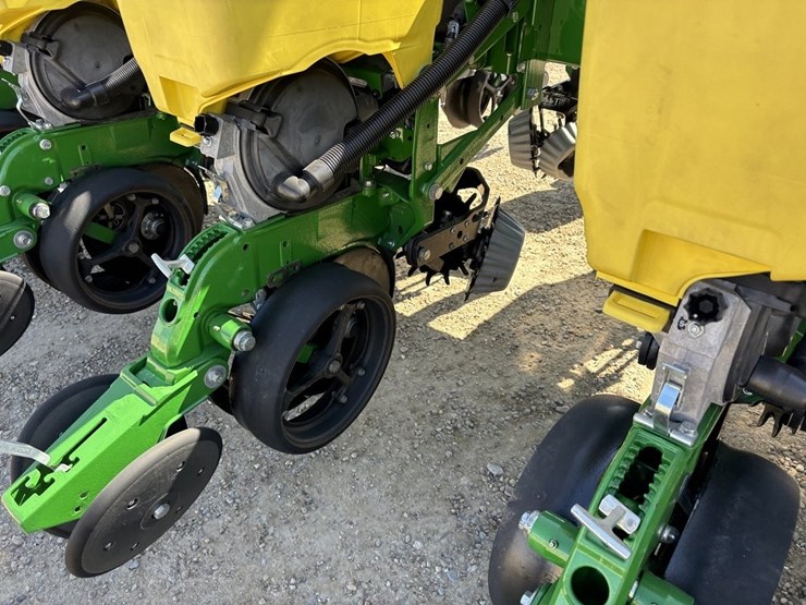 2017-john-deere-1775nt-image-30