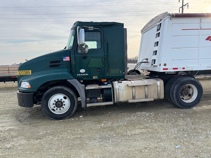 #145-•-mack-single-axle-image-2