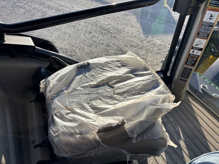 john-deere-8r-310-image-42