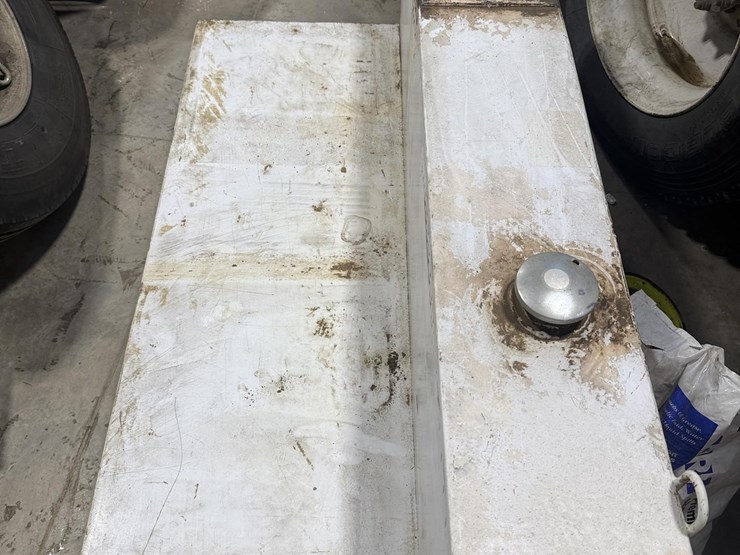 105-gallon-l-shape-fuel-tank-image-4