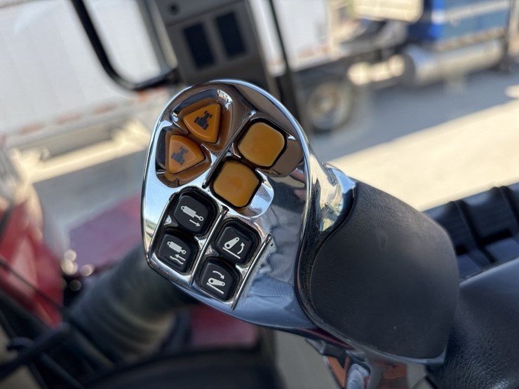 2013-case-ih-600-image-41