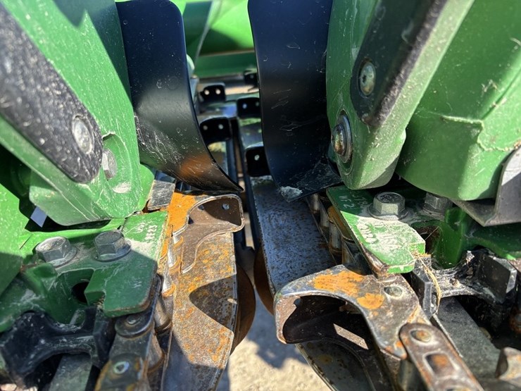 john-deere-c12f-image-12