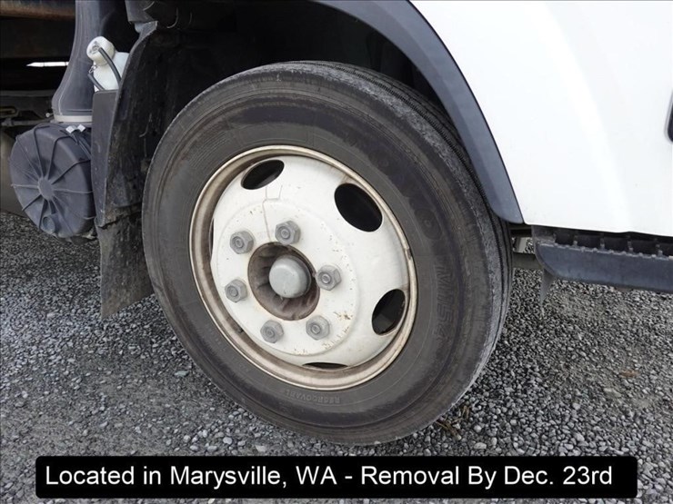 2017-isuzu-nrr-image-23