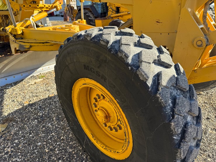 deere-770bh-image-15