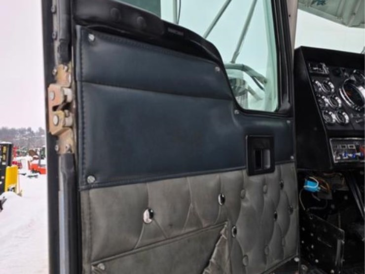 kenworth-w900-image-23