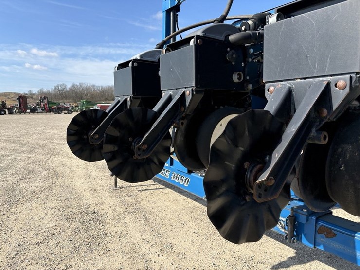 2010-kinze-3660-image-32