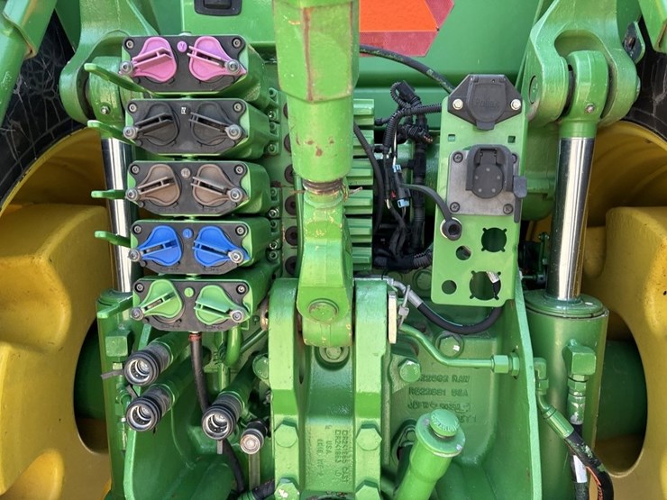 john-deere-8335r-image-24