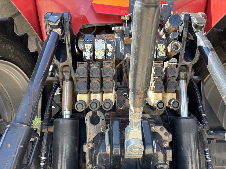 case-ih-magnum-210-cvt-image-23