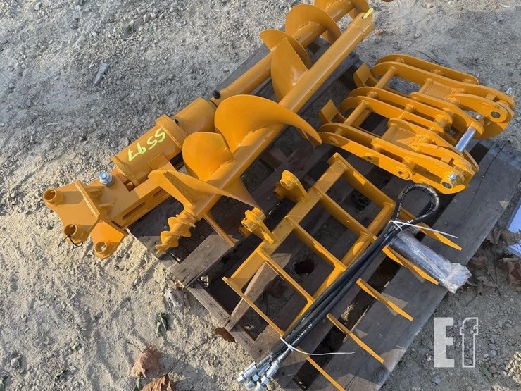 qty-(8)-cat-301-excavator-attachment-image-3