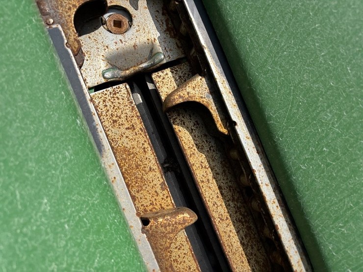 2022-john-deere-c12r-image-10