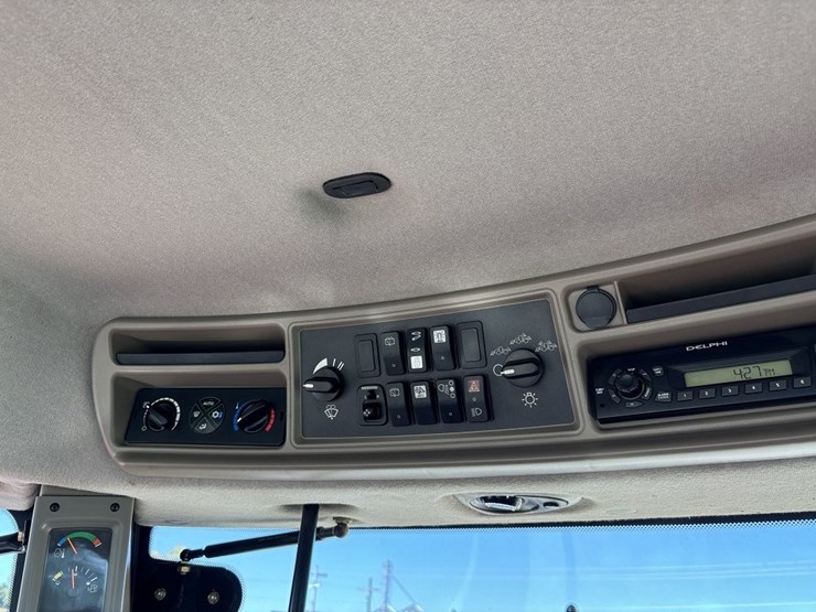 2013-case-ih-600-image-39