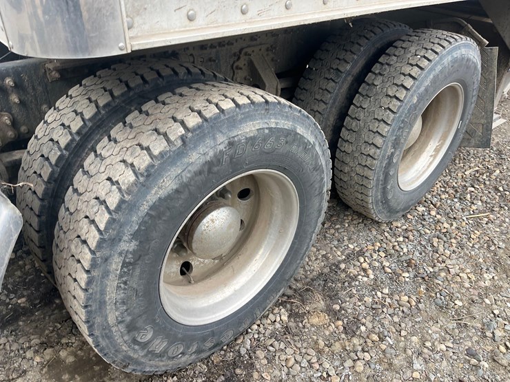 2014-mack-cxu613-semi-image-16