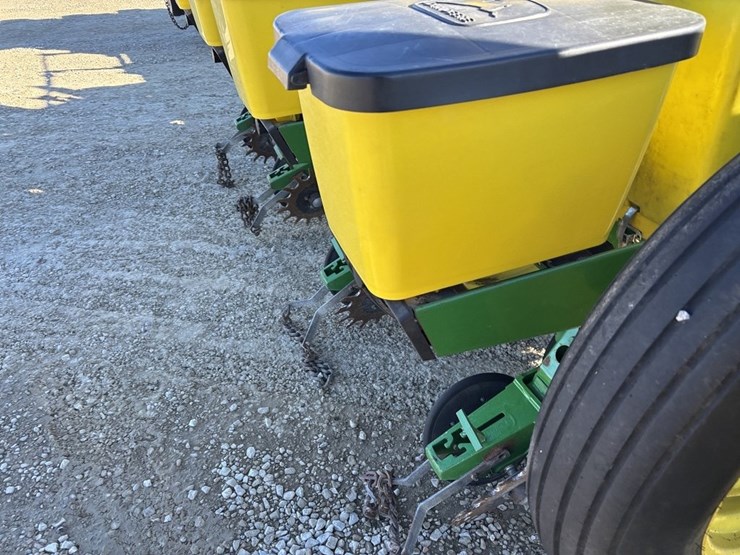 1997-john-deere-1770-image-16