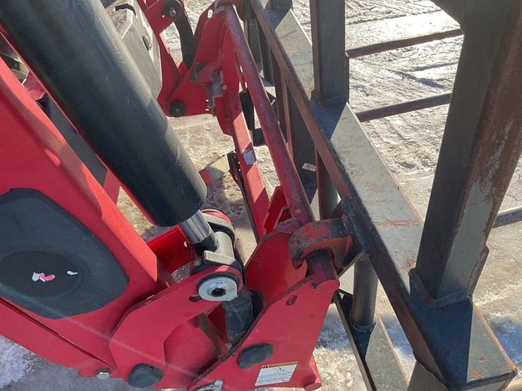 massey-ferguson-5613-image-10